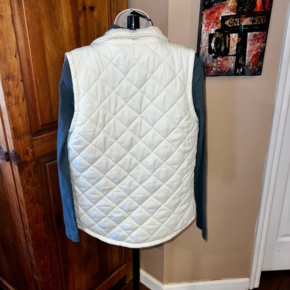 Super cute reversible cream and gray vest - Picture 2 of 4